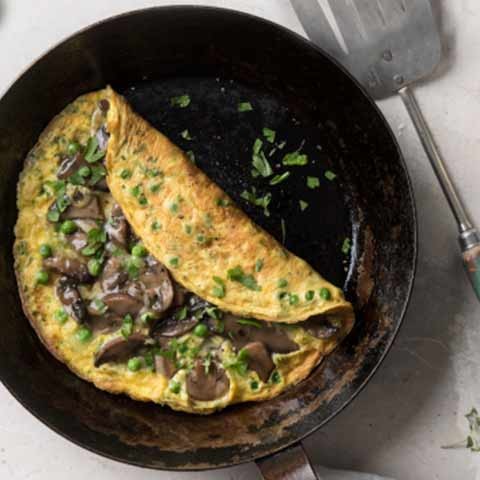 Cheesy Mushroom, Pea & Herb Omelette - meal time emergency